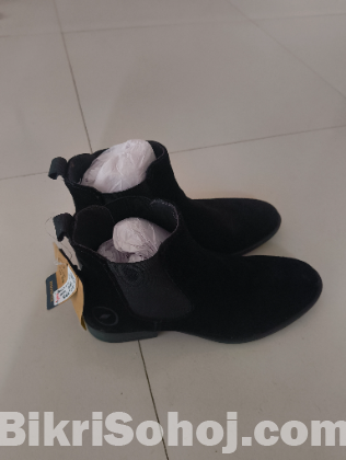 Maverick High Neck Chelsea Boots
